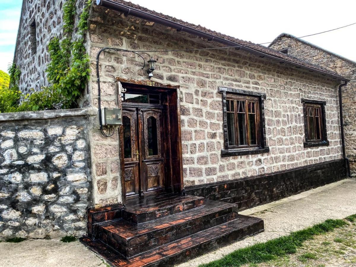Villa The Hunter House à Ciudanovita Extérieur photo